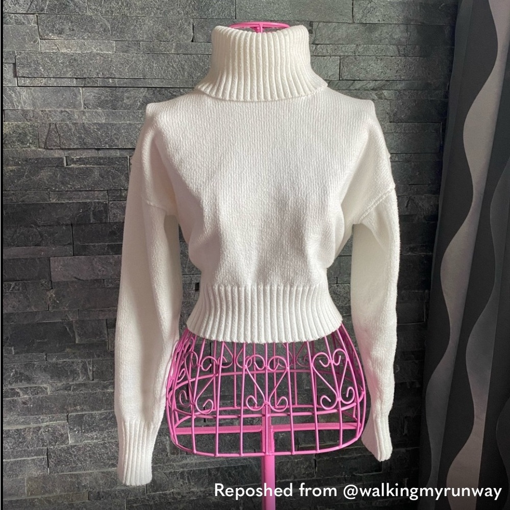 Club Monaco White Turtleneck Sweater